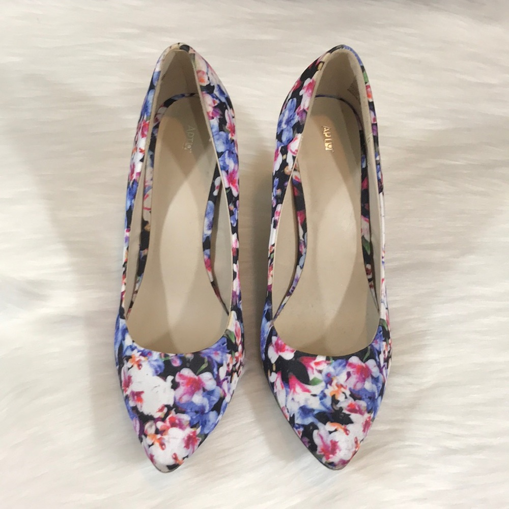 Apt 9 Floral Print with metallic heels - Picture 2 of 5